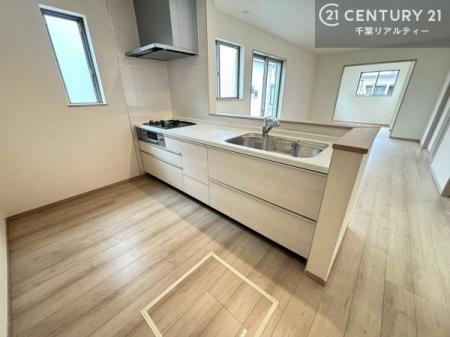 �L�b�`�� ��Ƃ肠�钲���X�y�[�X�ō�Ƃ����₷�����K�ȃL�b�`���ł��I
���q�l�ƈꏏ�ɂ��َq������y���߂�L�X�X�y�[�X�ł��B�y�����������ԂɂȂ肻���ł��ˁI