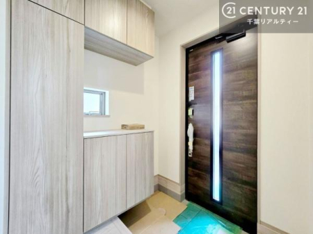 ���� �V���[�Y�{�b�N�X�t���B���ւ��Еt�����|�������₷���ł��I
�X�b�L���������ւŌ˂��J�����u�ԁA�������̂���S�n������Ԃ��o�}���Ă���܂��B