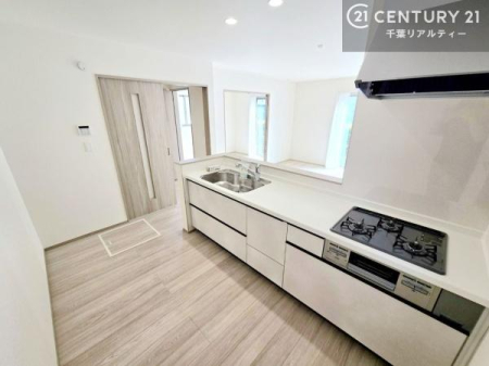 �L�b�`�� ��Ƃ肠�钲���X�y�[�X�ō�Ƃ����₷�����K�ȃL�b�`���ł��I
���q�l�ƈꏏ�ɂ��َq������y���߂�L�X�X�y�[�X�ł��B�y�����������ԂɂȂ肻���ł��ˁI