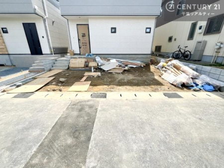 ���ԏ� ���ԃX�y�[�X��2�䕪����܂��I�Z�J���h�J�[�͂������A�o�C�N�⎩�]�ԂȂǂ��u���ꏊ�ɍ���܂���B