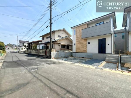 �O�ʓ��H�܂ތ��n�ʐ^ �S�䂭�܂Ō��n����������������悤�A�����ē��̂��p�ӂ������Ă���܂��B���C�y�ɂ��₢���킹�̏�A���z�̕�炵�ւ̈�������i�߂��������I