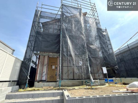 ���̑����n ���݌��z���B������͖��邭�J���I�ȃ��r���O��ŐV�ݔ��̃L�b�`���Ȃǉ��K�ȋ�Ԃ��L����܂��B�����������炱���g�V������炵�h�ւ̊��҂����܂�Z�܂��B�����������Ȃ����z���̗l�q���K���ł��B