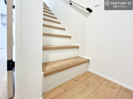 ���̑����� �K�i�ɂ͎萠�肪�t���Ă���A���q�l�₲�N�z�̕������S���Ă����p�����܂��B��������̑����t���Ă���A���������S�ł��ˁI�i�{�H��j