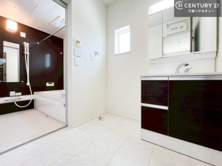 ���ʑ�E���ʏ� �O�ʋ��d�l�̐��ʏ��́A�g�����Ȃ݂����₷������I���͎��[�ɂȂ��Ă��܂��B�h���C���[�₨���ϓ����Еt������̂Ő��ʑ������X�b�L���ƌ����邱�Ƃ��o���܂��I�i�{�H��j