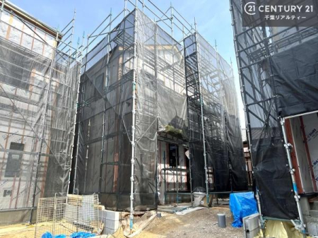 ���̑����n ���݌��z���B������͖��邭�J���I�ȃ��r���O��ŐV�ݔ��̃L�b�`���Ȃǉ��K�ȋ�Ԃ��L����܂��B�����������炱���g�V������炵�h�ւ̊��҂����܂�Z�܂��B�����������Ȃ����z���̗l�q���K���ł��B