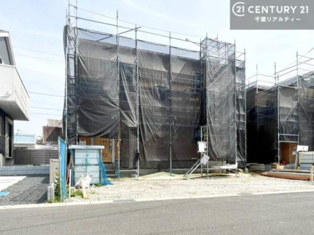 ���̑����n ���݌��z���B������͖��邭�J���I�ȃ��r���O��ŐV�ݔ��̃L�b�`���Ȃǉ��K�ȋ�Ԃ��L����܂��B�����������炱���g�V������炵�h�ւ̊��҂����܂�Z�܂��B�����������Ȃ����z���̗l�q���K���ł��B