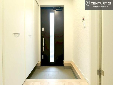 ���� �V���[�Y�{�b�N�X�t���Ȃ̂ŁA���ւ��Еt�����|�������₷���ł��I
�X�b�L���������ւŌ˂��J�����u�ԁA�������̂���S�n������Ԃ��o�}���Ă���܂��B