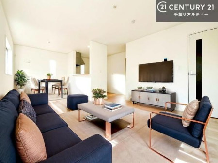 ���r���O �Ƌ��CG�p�[�X�ł��B��؂ȉƑ����W�܂邩�炱��LDK�ɂ͂�����肽���B
�q�����������C�ɏ΂��Ȃ��瑖�����Ă���p�����������u�L���Ƃɂ��ėǂ������v�Ǝv���u�Ԃł��B