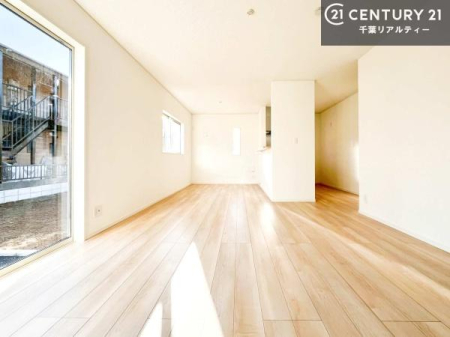 ���r���O �S�n�ǂ����r���O�͉Ƒ������R�ƏW�܂�܂��B�Ƒ��c�R�̎��Ԃ����������ł��B���Ƒ��ƁA����w�[���������Ԃ��߂��������ł��ˁB