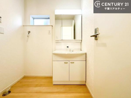 ���ʑ�E���ʏ� �O�ʋ��d�l�̐��ʏ��́A�g�����Ȃ݂����₷������I���͎��[�ɂȂ��Ă��܂��B�h���C���[�₨���ϓ����Еt������̂Ő��ʑ������X�b�L���ƌ����邱�Ƃ��o���܂��I