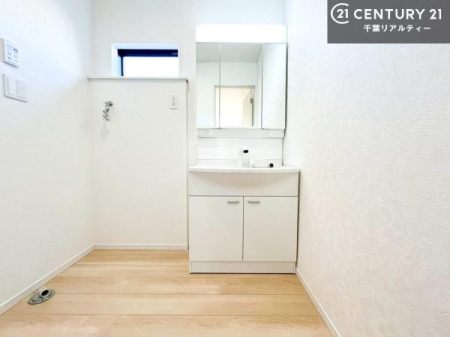 ���ʑ�E���ʏ� �O�ʋ��d�l�̐��ʏ��́A�g�����Ȃ݂����₷������I���͎��[�ɂȂ��Ă��܂��B�h���C���[�₨���ϓ����Еt������̂Ő��ʑ������X�b�L���ƌ����邱�Ƃ��o���܂��I