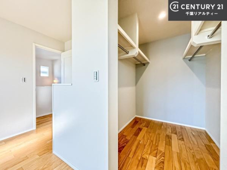 ���[ �E�H�[�N�C���N���[�[�b�g�t���ł��B��������̂��m���Ȃǂ����[���Ă��������ł��ˁI���ɂ���@�������ȂǋG�ߕ��̑傫�ȉƓd�����[�ł��܂��B