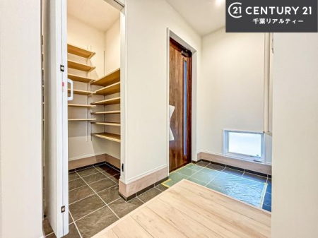 ���� �V���[�Y�{�b�N�X�t���Ȃ̂ŁA���ւ��Еt�����|�������₷���ł��I
�X�b�L���������ւŌ˂��J�����u�ԁA�������̂���S�n������Ԃ��o�}���Ă���܂��B