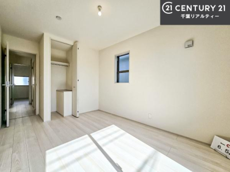 �m�� �V���v���Ƀf�U�C������Ă��邽�߁A�Ƌ��I�т܂���I
���C�ɓ���̉Ƌ��u���Ă��낰���Ԃ���邱�Ƃ��ł��܂��B