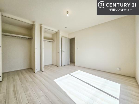 �Q�� �V���v���Ƀf�U�C������Ă��邽�߁A�Ƌ��I�т܂���I
���C�ɓ���̉Ƌ��u���Ă��낰���Ԃ���邱�Ƃ��ł��܂��B