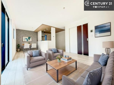 ���r���O �Ƌ��CG�p�[�X�ł��B�J�����̂���L�XLDK�I�\�t�@�[��_�C�j���O�e�[�u����u���Ă������ɂȂ�Ȃ��̂ŉ��K�ɉ߂����܂��I�R�~���j�P�[�V���������₷�����r���O�ł��I