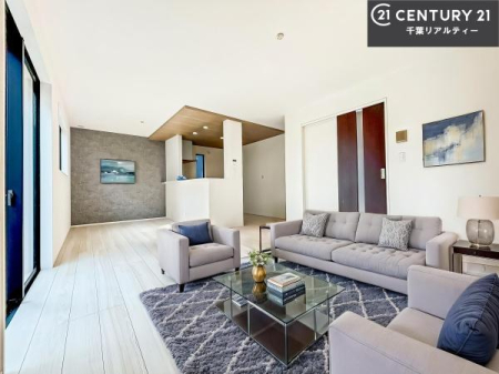 ���r���O �Ƌ��CG�p�[�X�ł��B��؂ȉƑ����W�܂邩�炱��LDK�ɂ͂�����肽���B
�q�����������C�ɏ΂��Ȃ��瑖�����Ă���p�����������u�L���Ƃɂ��ėǂ������v�Ǝv���u�Ԃł��B