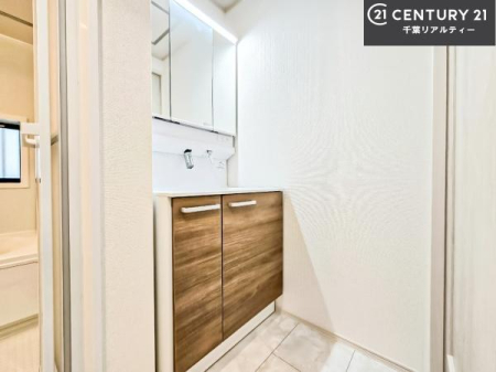 ���ʑ�E���ʏ� �O�ʋ��d�l�̐��ʏ��́A�g�����Ȃ݂����₷������I���͎��[�ɂȂ��Ă��܂��B�h���C���[�₨���ϓ����Еt������̂Ő��ʑ������X�b�L���ƌ����邱�Ƃ��o���܂��I