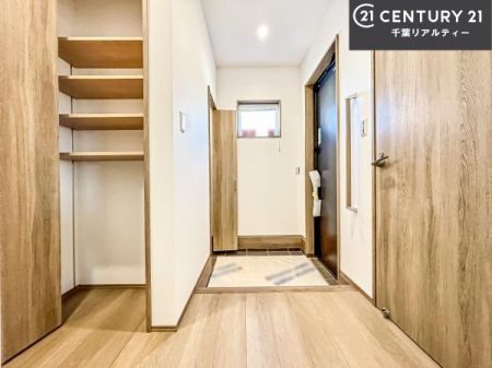 ���� �V���[�Y�{�b�N�X�t���Ȃ̂ŁA���ւ��Еt�����|�������₷���ł��I
�X�b�L���������ւŌ˂��J�����u�ԁA�������̂���S�n������Ԃ��o�}���Ă���܂��B