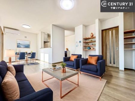 ���r���O �Ƌ��CG�p�[�X�ł��B�J�����̂���L�XLDK�I�\�t�@�[��_�C�j���O�e�[�u����u���Ă������ɂȂ�Ȃ��̂ŉ��K�ɉ߂����܂��I