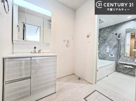 ���ʑ�E���ʏ� �O�ʋ��d�l�̐��ʏ��́A�g�����Ȃ݂����₷������I���͎��[�ɂȂ��Ă��܂��B�h���C���[�₨���ϓ����Еt������̂Ő��ʑ������X�b�L���ƌ����邱�Ƃ��o���܂��I