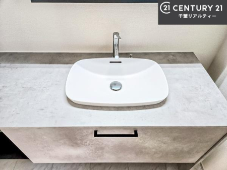 ���ʑ�E���ʏ� �X�^�C���b�V���ȃf�U�C���̐��ʑ���̗p�B�������ꂽ��Ԃ��A���̏�����A���̎��Ԃ����㎿�Ȃ��̂ɉ��o���܂��B