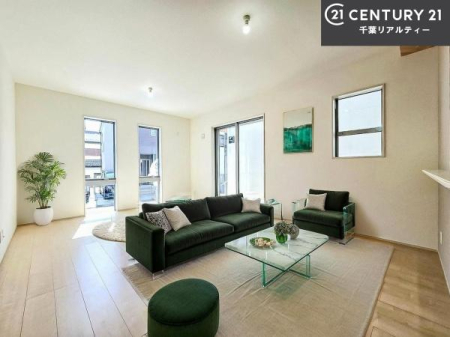 ���r���O �Ƌ��CG�p�[�X�ł��B��؂ȉƑ����W�܂邩�炱��LDK�ɂ͂�����肽���B
�q�����������C�ɏ΂��Ȃ��瑖�����Ă���p�����������u�L���Ƃɂ��ėǂ������v�Ǝv���u�Ԃł��B