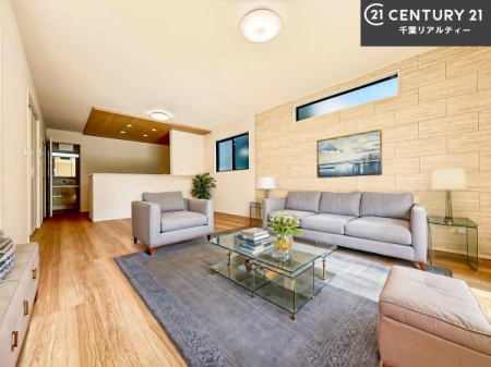 ���r���O �Ƌ��CG�p�[�X�ł��B��؂ȉƑ����W�܂邩�炱��LDK�ɂ͂�����肽���B
�q�����������C�ɏ΂��Ȃ��瑖�����Ă���p�����������u�L���Ƃɂ��ėǂ������v�Ǝv���u�Ԃł��B