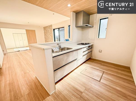 �L�b�`�� ��Ƃ肠�钲���X�y�[�X�ō�Ƃ����₷�����K�ȃL�b�`���ł��I
���q�l�ƈꏏ�ɂ��َq������y���߂�L�X�X�y�[�X�ł��B�y�����������ԂɂȂ肻���ł��ˁI