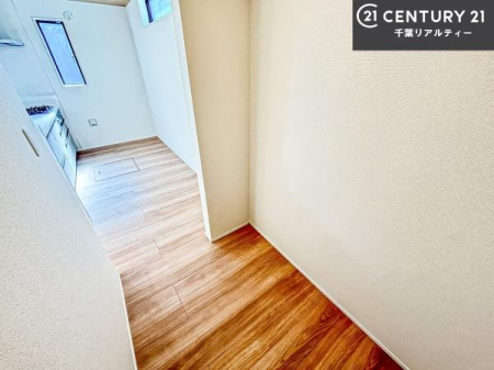 ���[ �p���g���[�t���I���Ă�������A�H�ނ̃X�g�b�N���X�b�L�����ڂ��邱�Ƃ��ł��܂��I
���񌻒n�ł��m���߂��������B