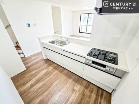 �L�b�`�� ��Ƃ肠�钲���X�y�[�X�ō�Ƃ����₷�����K�ȃL�b�`���ł��I
���q�l�ƈꏏ�ɂ��َq������y���߂�L�X�X�y�[�X�ł��B�y�����������ԂɂȂ肻���ł��ˁI