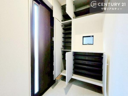 ���� �V���[�Y�{�b�N�X�t���Ȃ̂ŁA���ւ��Еt�����|�������₷���ł��I
�X�b�L���������ւŌ˂��J�����u�ԁA�������̂���S�n������Ԃ��o�}���Ă���܂��B