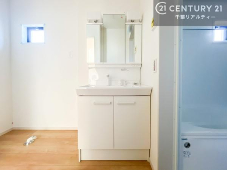 ���ʑ�E���ʏ� �O�ʋ��d�l�̐��ʏ��́A�g�����Ȃ݂����₷������I���͎��[�ɂȂ��Ă��܂��B�h���C���[�₨���ϓ����Еt������̂Ő��ʑ������X�b�L���ƌ����邱�Ƃ��o���܂��I