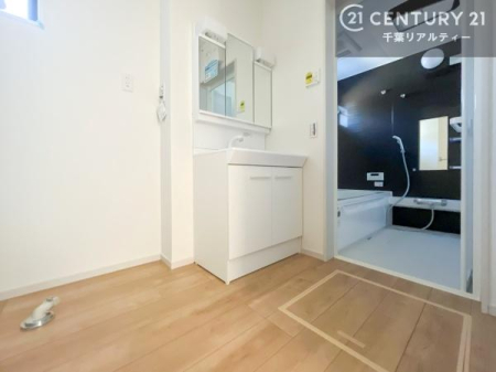 ���ʑ�E���ʏ� �g�Ȃ�𐮂�����ʏ��́A���������厖�ł��I������̐������̂��镵�͋C�����o�I�C�����悭���g�����������܂��B�L�X�����X�y�[�X���������ł��ˁI
