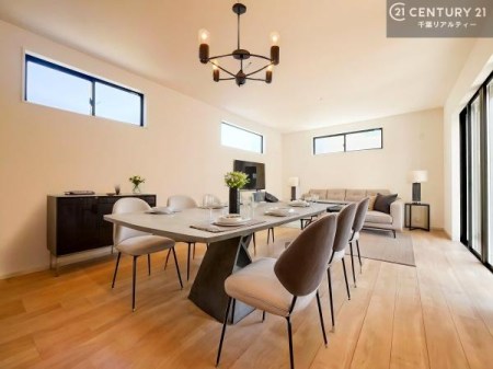 ���r���O �Ƌ��CG�p�[�X�ł��B�J�����̂���L�XLDK�I�\�t�@�[��_�C�j���O�e�[�u����u���Ă������ɂȂ�Ȃ��̂ŉ��K�ɉ߂����܂��I�R�~���j�P�[�V���������₷�����r���O�ł��I