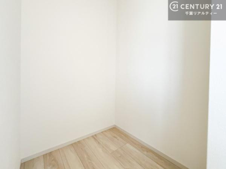 ���[ �E�H�[�N�C���N���[�[�b�g�t���ł��B��������̂��m���Ȃǂ����[���Ă��������ł��ˁI���ɂ���@�������ȂǋG�ߕ��̑傫�ȉƓd�����[�ł��܂��I