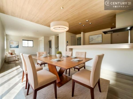 ���r���O �Ƌ��CG�p�[�X�ł��B�J�����̂���L�XLDK�I�\�t�@�[��_�C�j���O�e�[�u����u���Ă������ɂȂ�Ȃ��̂ŉ��K�ɉ߂����܂��I�R�~���j�P�[�V���������₷�����r���O�ł��I