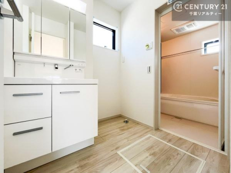 ���ʑ�E���ʏ� �g�Ȃ�𐮂�����ʏ��́A���������厖�ł��I������̐������̂��镵�͋C�����o�I�C�����悭���g�����������܂��B�L�X�����X�y�[�X���������ł��ˁI
