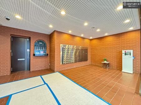 �G���g�����X �z������̗ǂ��G���g�����X�́A���Ƒ��₨�q�l���������}���Ă���܂��B
�����̕�炵�ɐS�n�悳�������炵�Ă�����Ԃł��B