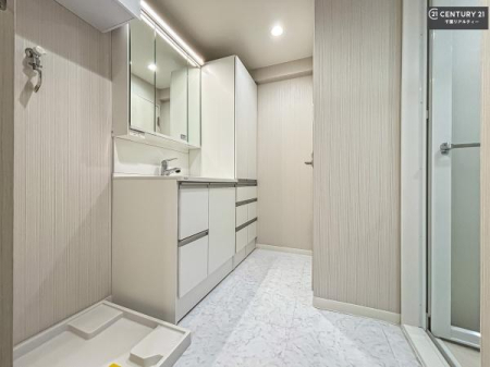 ���ʑ�E���ʏ� �g�Ȃ�𐮂�����ʏ��́A���������厖�ł��I������̐������̂��镵�͋C�����o�I�C�����悭���g�����������܂��B�L�X�����X�y�[�X���������ł��ˁI
