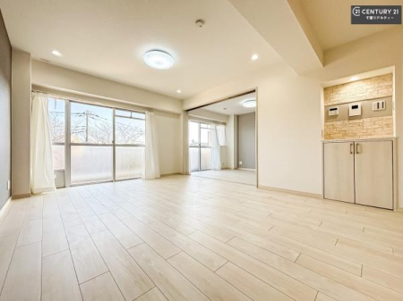 ���r���O �S�n�ǂ����r���O�͉Ƒ������R�ƏW�܂�܂��B�Ƒ��c�R�̎��Ԃ����������ł��B���Ƒ��ƁA����w�[���������Ԃ��߂��������ł��ˁB