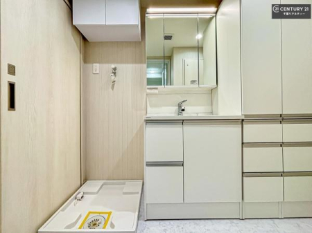 ���ʑ�E���ʏ� �O�ʋ��d�l�̐��ʏ��́A�g�����Ȃ݂����₷������I���͎��[�ɂȂ��Ă��܂��B�h���C���[�₨���ϓ����Еt������̂Ő��ʑ������X�b�L���ƌ����邱�Ƃ��o���܂��I