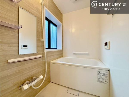 ���� �������������l�̕��͋C�̃o�X���[���́A�V�b�N�ȃf�U�C���Ńo�X�^�C�����[���I
���d���撣���Ă��邲�J���ɂ��D�݂̓����̓����܂����āA�y����ł݂Ă͂������ł��傤���H�y���n�̔���J�Ò��z