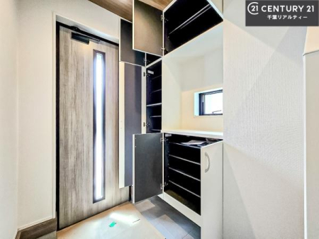 ���� �V���[�Y�{�b�N�X�t���Ȃ̂ŁA���ւ��Еt�����|�������₷���ł��I
�X�b�L���������ւŌ˂��J�����u�ԁA�������̂���S�n������Ԃ��o�}���Ă���܂��B