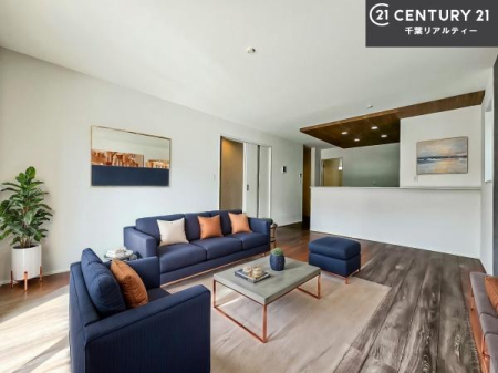 ���r���O �Ƌ��CG�p�[�X�ł��B��؂ȉƑ����W�܂邩�炱��LDK�ɂ͂�����肽���B
�q�����������C�ɏ΂��Ȃ��瑖�����Ă���p�����������u�L���Ƃɂ��ėǂ������v�Ǝv���u�Ԃł��B