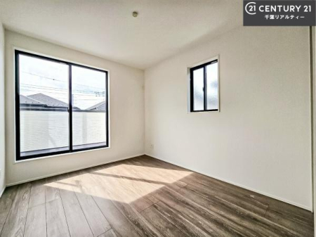 �m�� �o���R�j�[�ɖʂ��Ă���m���ł��B���邭�����肪����A���C����������ł��܂��I���N���āA�O�ɏo�Ĕw�L�т����[�ċz�����ǂ������}������邱�Ƃ��ł��܂��B