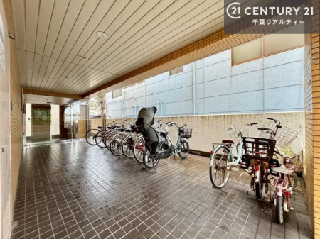 ���̑����p�� ���֏ꊮ���ŁA���q���܂̎��]�Ԃ�ʋΗp�̎��]�Ԃ����S���Ēu���܂��B���Ƒ��ɂ����ꂵ���֗��Ȑݔ��ł��B
�󂫏󋵂����C�y�ɂ��₢���킹���������B