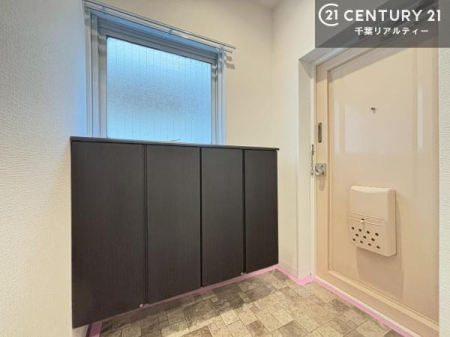 ���� ���ւ̃V���[�Y�{�b�N�X�́A���[�͗ǍD�ŌC���������萮���ł��邾���łȂ��A�㕔������I�Ƃ��Ċ��p�\�B���C�ɓ���̏�����O���[����u���΁A���q���}���邨�����ȋ�ԂɎd�オ��܂��I