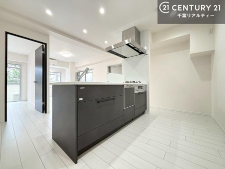 �L�b�`�� ��Ƃ肠�钲���X�y�[�X�ō�Ƃ����₷�����K�ȃL�b�`���ł��I
���q�l�ƈꏏ�ɂ��َq������y���߂�L�X�X�y�[�X�ł��B�y�����������ԂɂȂ肻���ł��ˁI