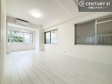 ���r���O �J�����̂���L�XLDK�I�\�t�@�[��_�C�j���O�e�[�u����u���Ă������ɂȂ�Ȃ��̂ŉ��K�ɉ߂����܂��I�R�~���j�P�[�V���������₷�����r���O�ł��B